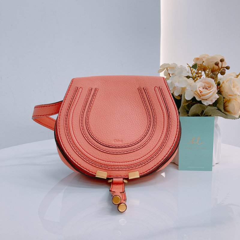 MS0482 Chloe 蔻依 半月 馬鞍 牛皮 小號 蜜桃色 珊瑚色 金扣 斜背包 Marcie Saddle Crossbody Bag Small Peach x GHW-0