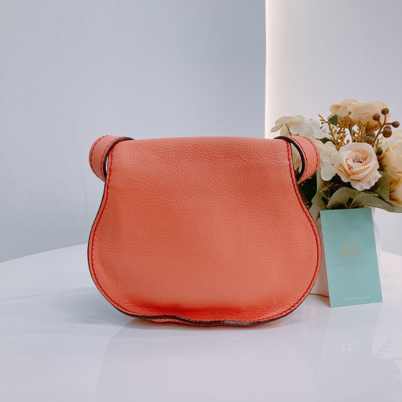 MS0482 Chloe 蔻依 半月 馬鞍 牛皮 小號 蜜桃色 珊瑚色 金扣 斜背包 Marcie Saddle Crossbody Bag Small Peach x GHW-1