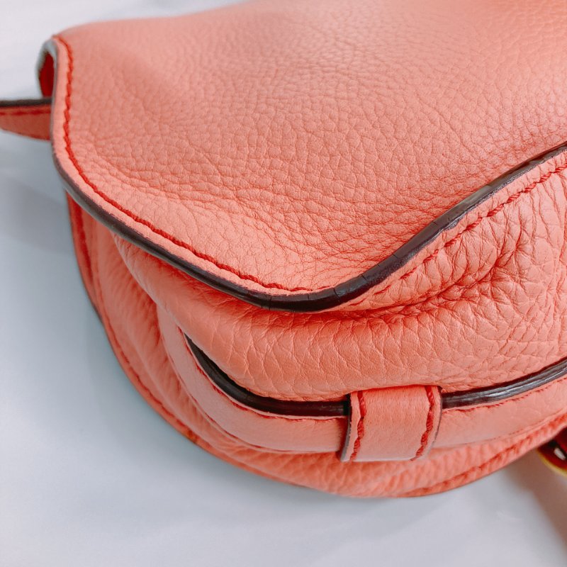MS0482 Chloe 蔻依 半月 馬鞍 牛皮 小號 蜜桃色 珊瑚色 金扣 斜背包 Marcie Saddle Crossbody Bag Small Peach x GHW-7