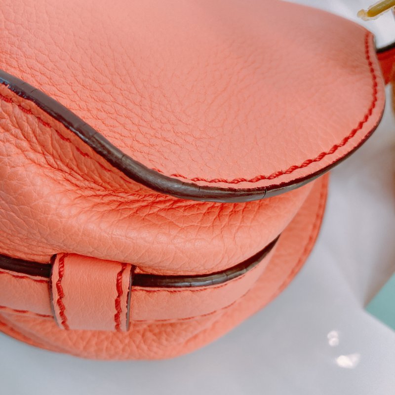 MS0482 Chloe 蔻依 半月 馬鞍 牛皮 小號 蜜桃色 珊瑚色 金扣 斜背包 Marcie Saddle Crossbody Bag Small Peach x GHW-8