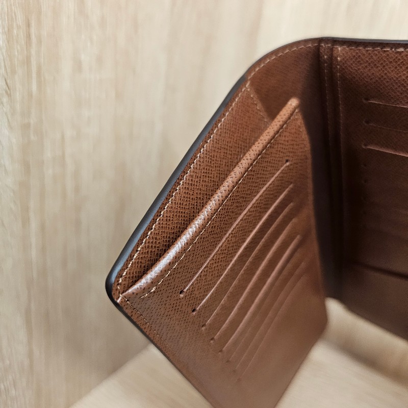 [經典款過年出清❣️] LV老花金釦對開長夾-10