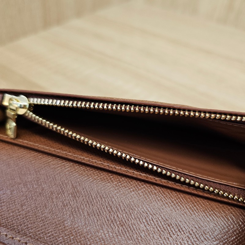 [經典款過年出清❣️] LV老花金釦對開長夾-16