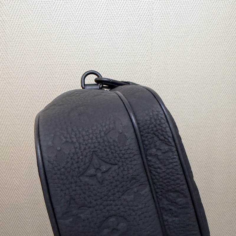 LV 黑牛皮壓紋S-Lock黑釦手提斜背郵差包M58489-6