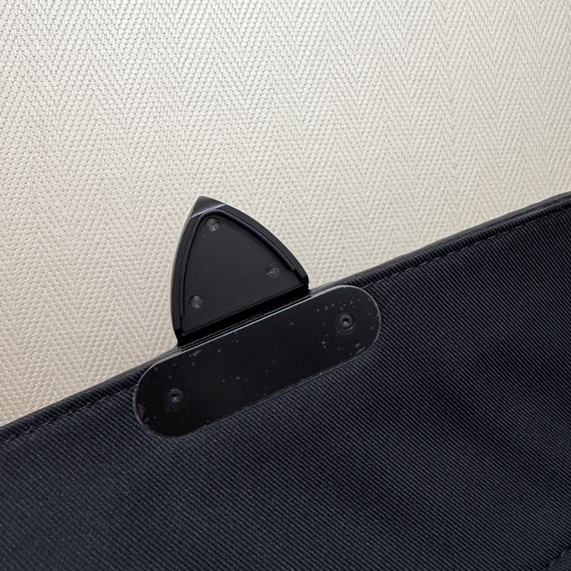 LV 黑牛皮壓紋S-Lock黑釦手提斜背郵差包M58489-11