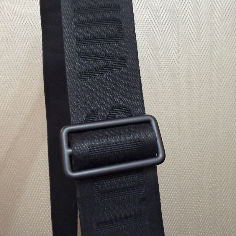 LV 黑牛皮壓紋S-Lock黑釦手提斜背郵差包M58489-13