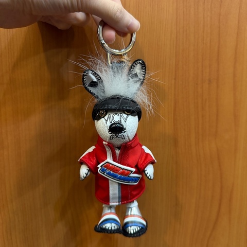 MCM 白牛皮紅外套兔子鑰匙圈