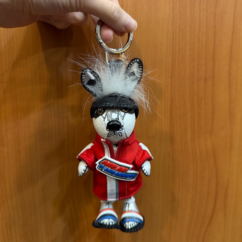 MCM 白牛皮紅外套兔子鑰匙圈-0