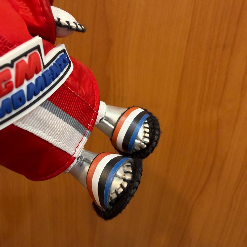 MCM 白牛皮紅外套兔子鑰匙圈-3