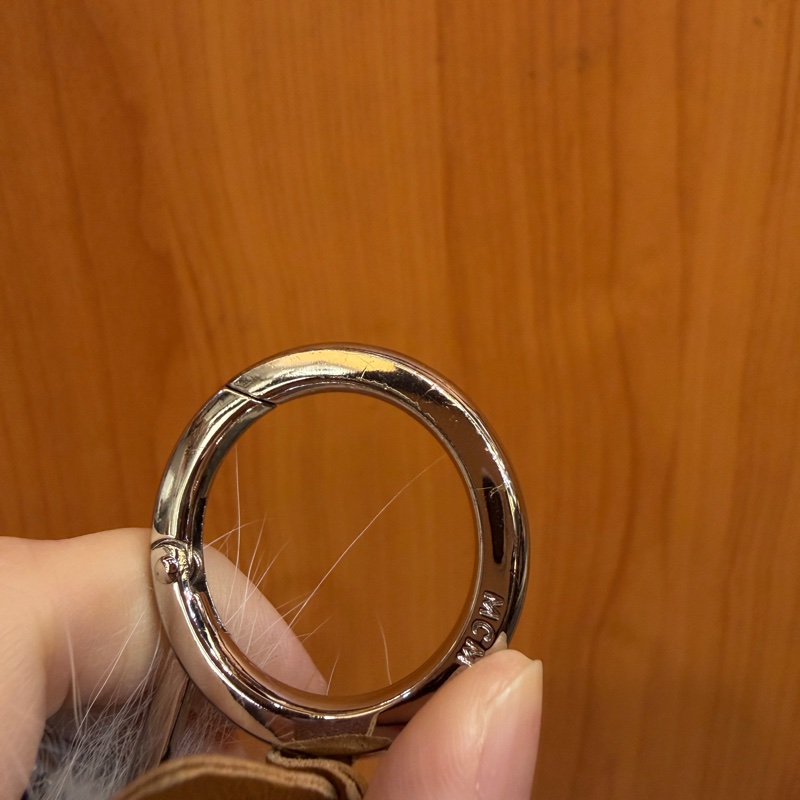 MCM 白牛皮紅外套兔子鑰匙圈-11