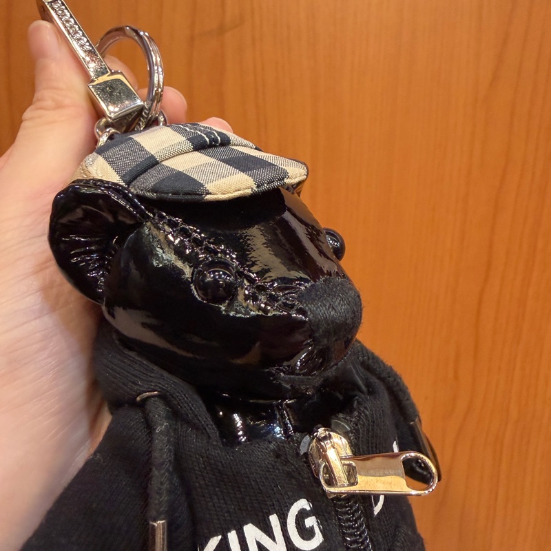 Burberry 黑漆皮經典格紋帽泰迪熊鑰匙圈吊飾-1