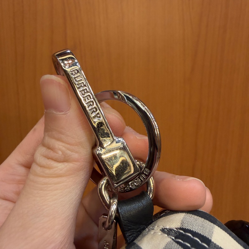 Burberry 黑漆皮經典格紋帽泰迪熊鑰匙圈吊飾-3