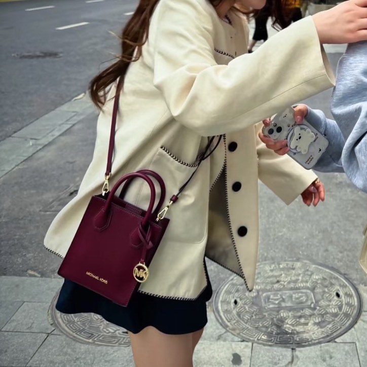 莉亞精品♡ MK 酒紅琴譜包 二手-1