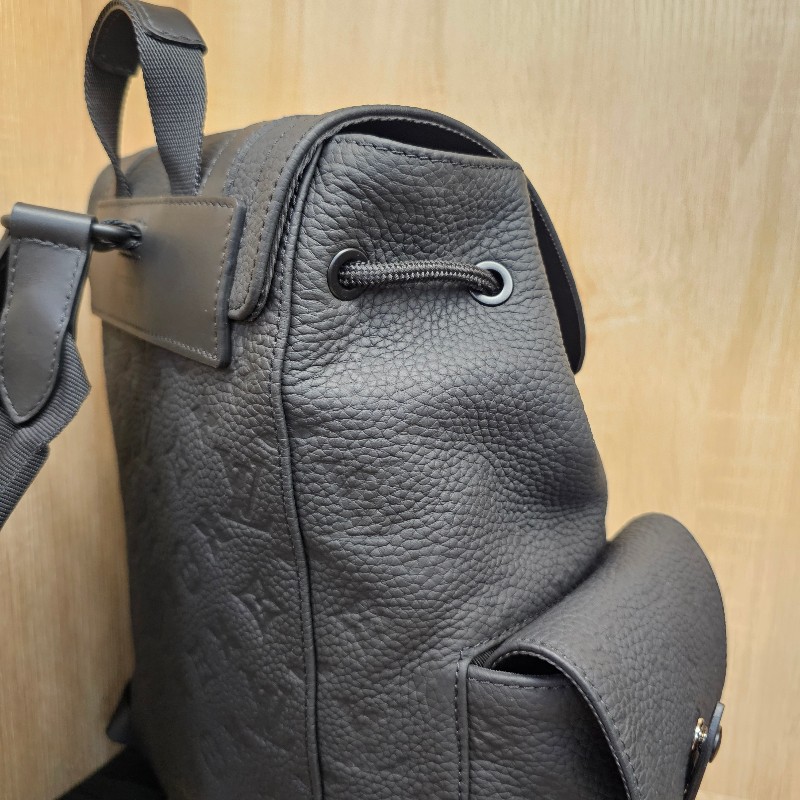[品況超新❣️] LV黑牛皮壓紋Christopher PM雙肩後背包-4