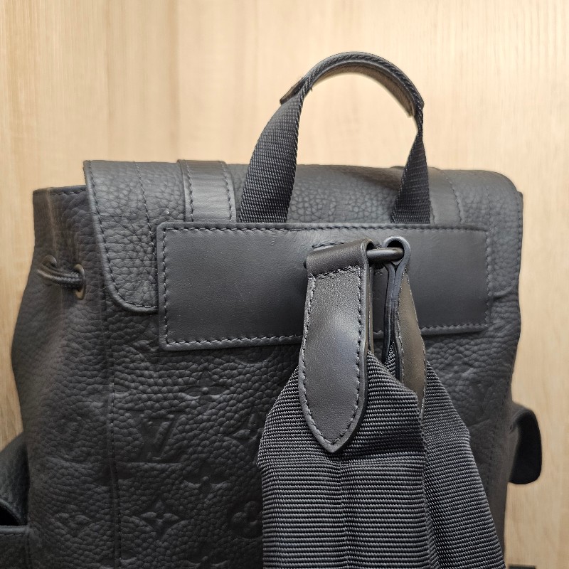 [品況超新❣️] LV黑牛皮壓紋Christopher PM雙肩後背包-7