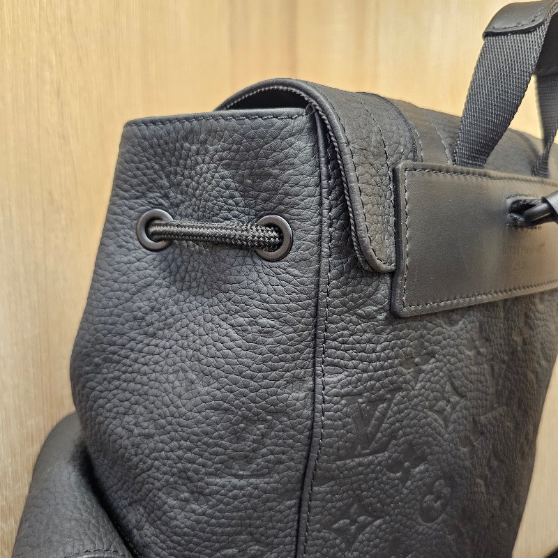 [品況超新❣️] LV黑牛皮壓紋Christopher PM雙肩後背包-9