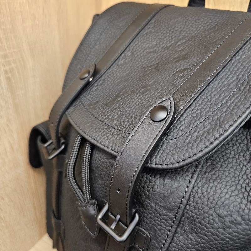 [品況超新❣️] LV黑牛皮壓紋Christopher PM雙肩後背包-11