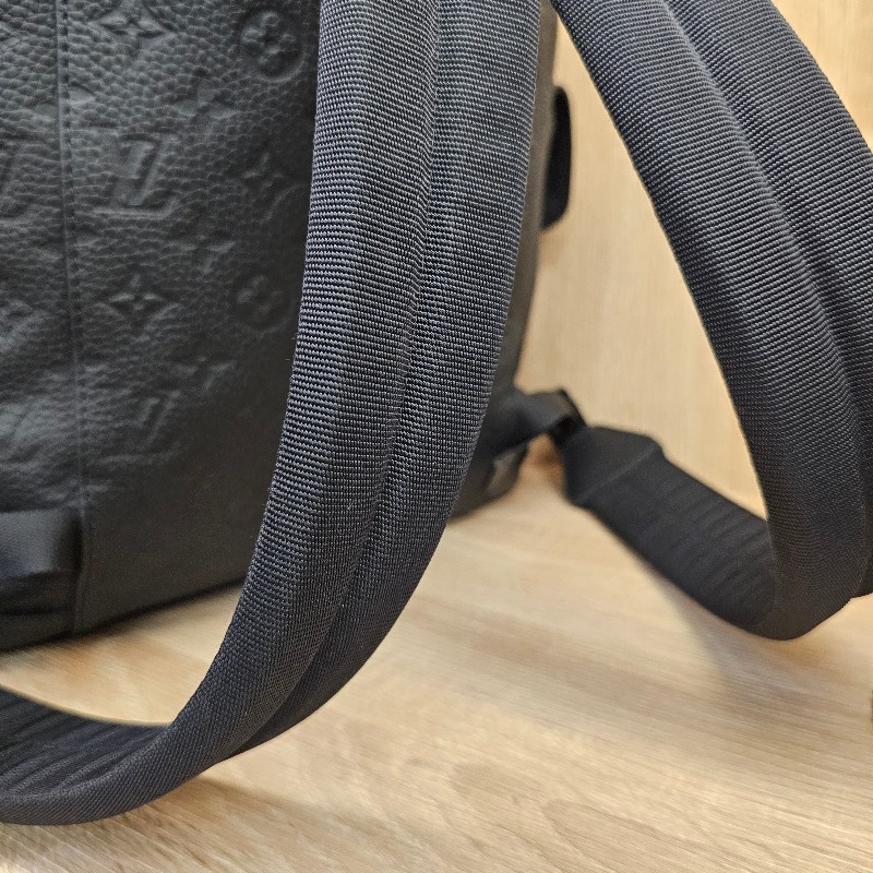 [品況超新❣️] LV黑牛皮壓紋Christopher PM雙肩後背包-14