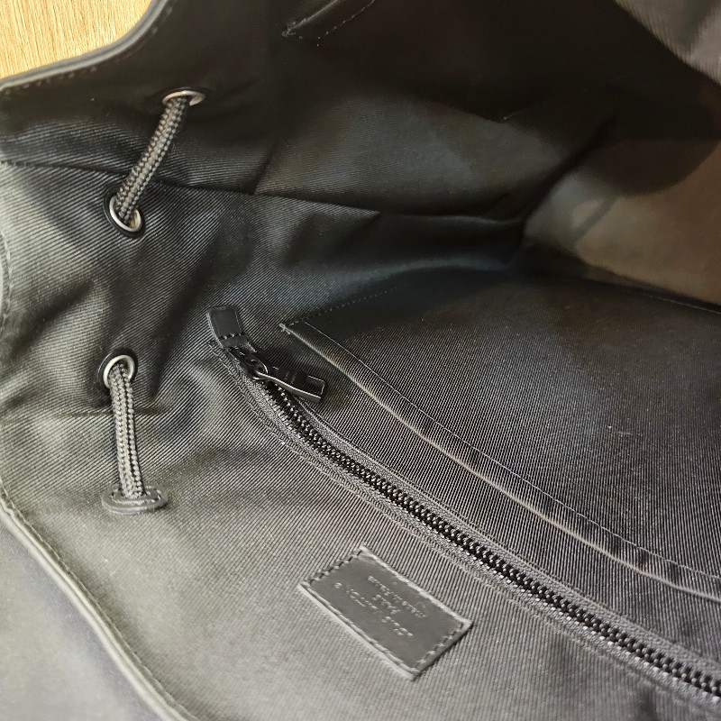 [品況超新❣️] LV黑牛皮壓紋Christopher PM雙肩後背包-15