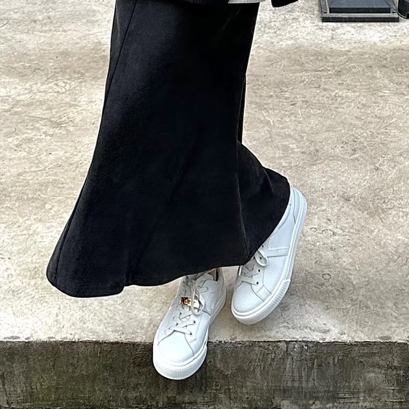 莉亞精品♡Hermes Kelly釦小白鞋 尺碼39 二手-1