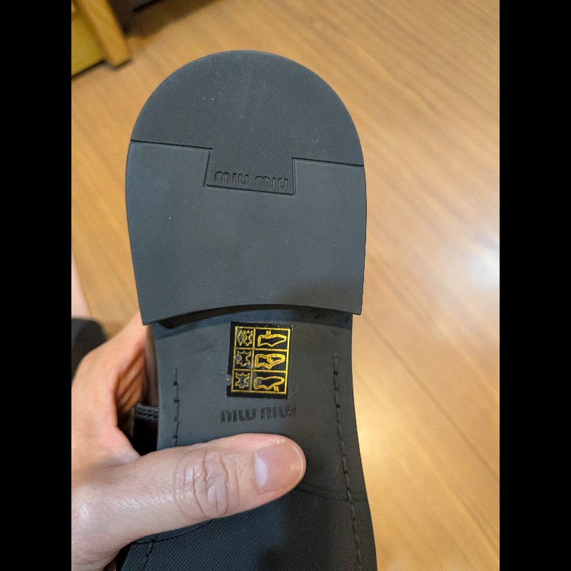 【全新現貨】Miu Miu 經典金幣亮面樂福鞋 41號|專櫃極稀有大尺碼!附全套原廠包裝#MiuMiu #PennyLoafers #大尺碼女鞋 #41號 #全新正品 #金幣樂福鞋 #精品現貨 #穿搭必備-6