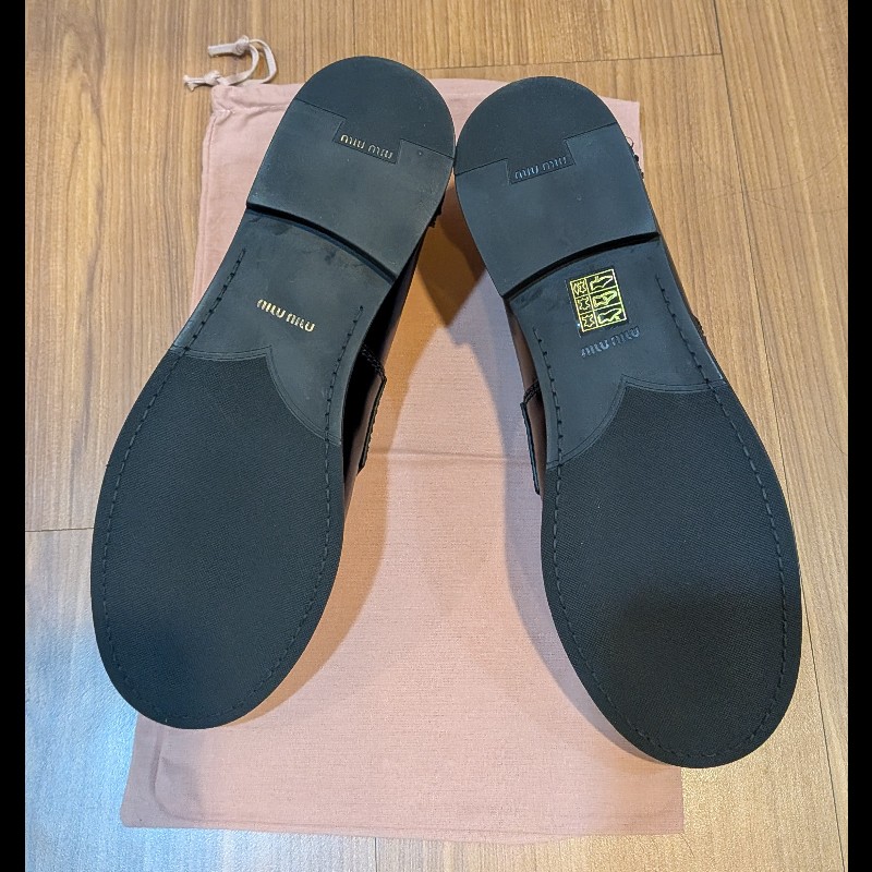 【全新現貨】Miu Miu 經典金幣亮面樂福鞋 41號|專櫃極稀有大尺碼!附全套原廠包裝#MiuMiu #PennyLoafers #大尺碼女鞋 #41號 #全新正品 #金幣樂福鞋 #精品現貨 #穿搭必備-13