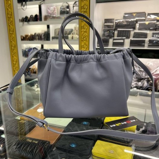 東區正精品㊣CELINE CUIR TRIOMPHE CABAS 111013 全新未使用水藍色全皮吸扣抽繩包手提斜背包 RZ6142-6
