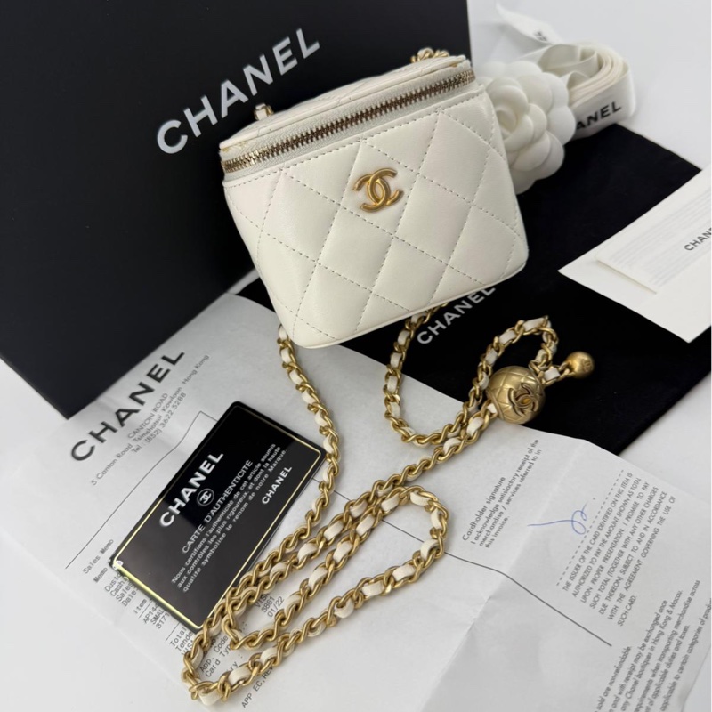 Chanel 2021 Lambskin Leather White Quilted Classic Mini Vanity Case with Chain in Gold-tone Metal Hardware-0