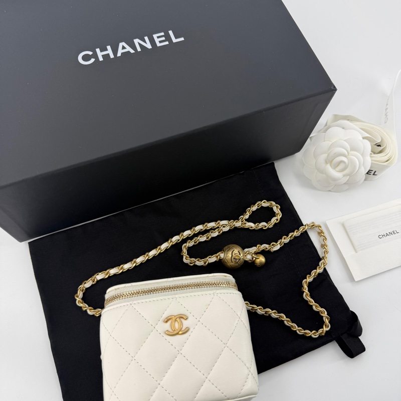Chanel 2021 Lambskin Leather White Quilted Classic Mini Vanity Case with Chain in Gold-tone Metal Hardware-9