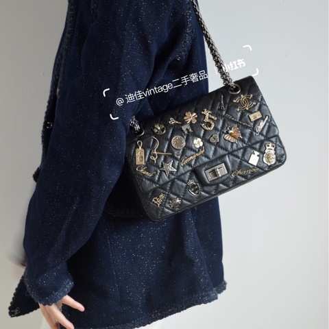💍香奈兒限量Reissue復刻款Chanel鞣製牛皮徽章小號黑銀2.55鏈條包