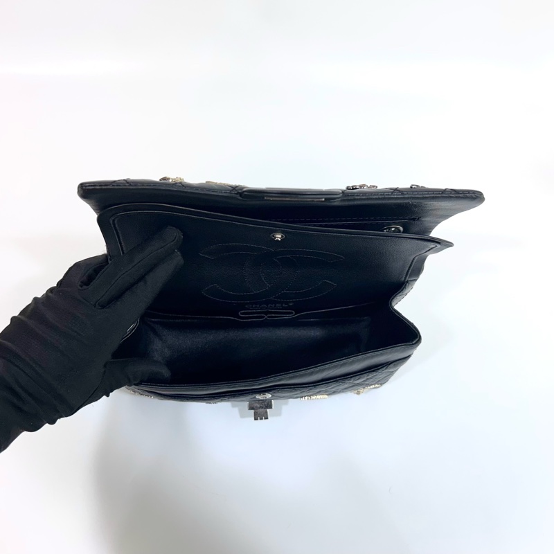💍香奈兒限量Reissue復刻款Chanel鞣製牛皮徽章小號黑銀2.55鏈條包-11