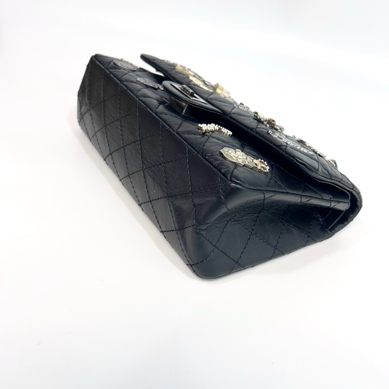 💍香奈兒限量Reissue復刻款Chanel鞣製牛皮徽章小號黑銀2.55鏈條包-14