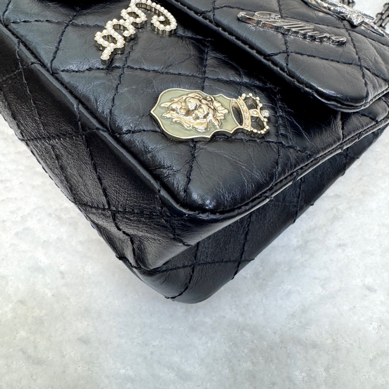 💍香奈兒限量Reissue復刻款Chanel鞣製牛皮徽章小號黑銀2.55鏈條包-19