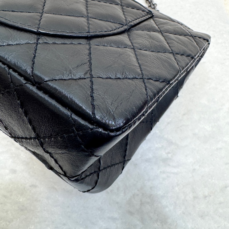 💍香奈兒限量Reissue復刻款Chanel鞣製牛皮徽章小號黑銀2.55鏈條包-21