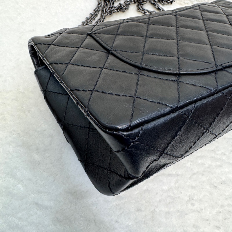 💍香奈兒限量Reissue復刻款Chanel鞣製牛皮徽章小號黑銀2.55鏈條包-22