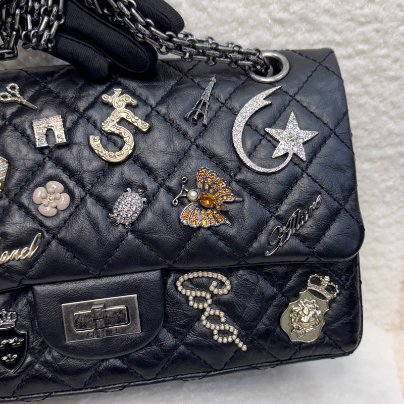 💍香奈兒限量Reissue復刻款Chanel鞣製牛皮徽章小號黑銀2.55鏈條包-25