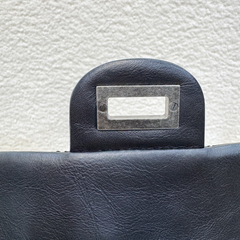 💍香奈兒限量Reissue復刻款Chanel鞣製牛皮徽章小號黑銀2.55鏈條包-26