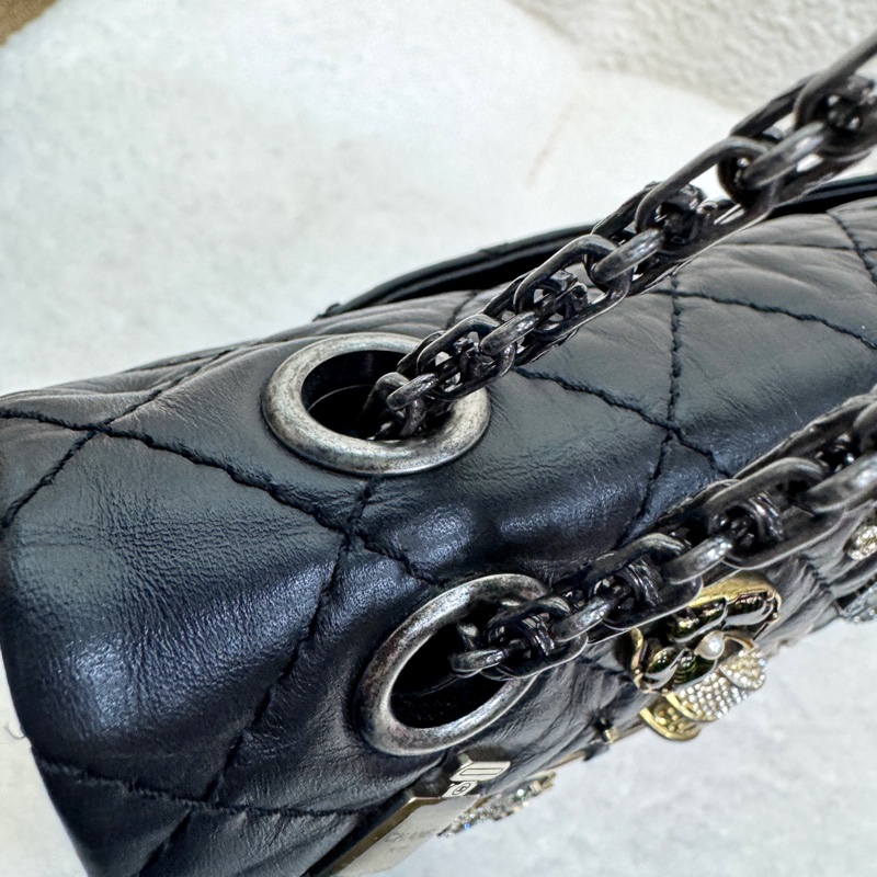 💍香奈兒限量Reissue復刻款Chanel鞣製牛皮徽章小號黑銀2.55鏈條包-28