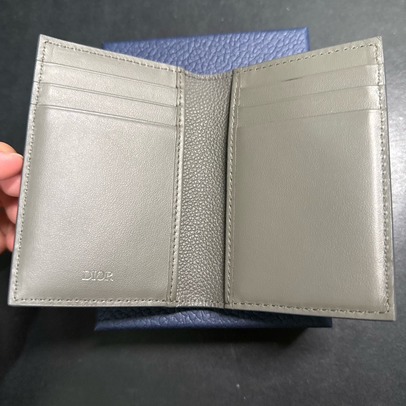 Dior 直式對折卡夾-10