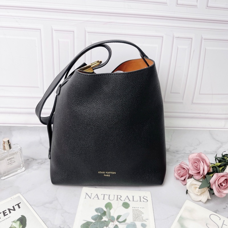LV Low Key Hobo小號黑色全皮手袋水桶肩背包24×26×14 98新配件塵袋盒子-1