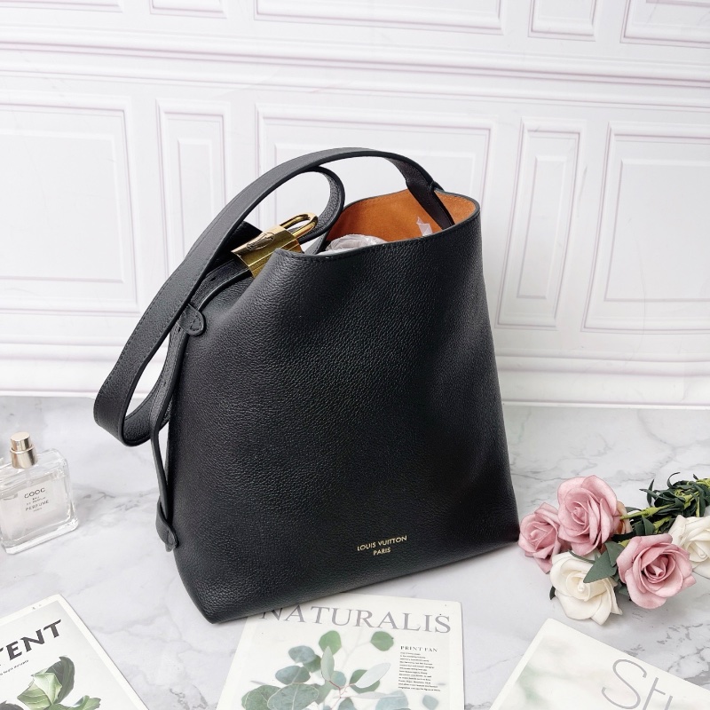 LV Low Key Hobo小號黑色全皮手袋水桶肩背包24×26×14 98新配件塵袋盒子-3