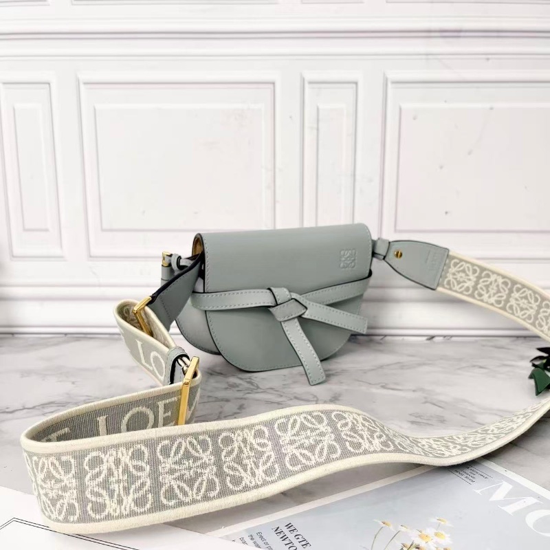 Loewe gate mini冰藍色新款寬肩帶斜背包 21×12.5×9.5 98新配件塵袋-2