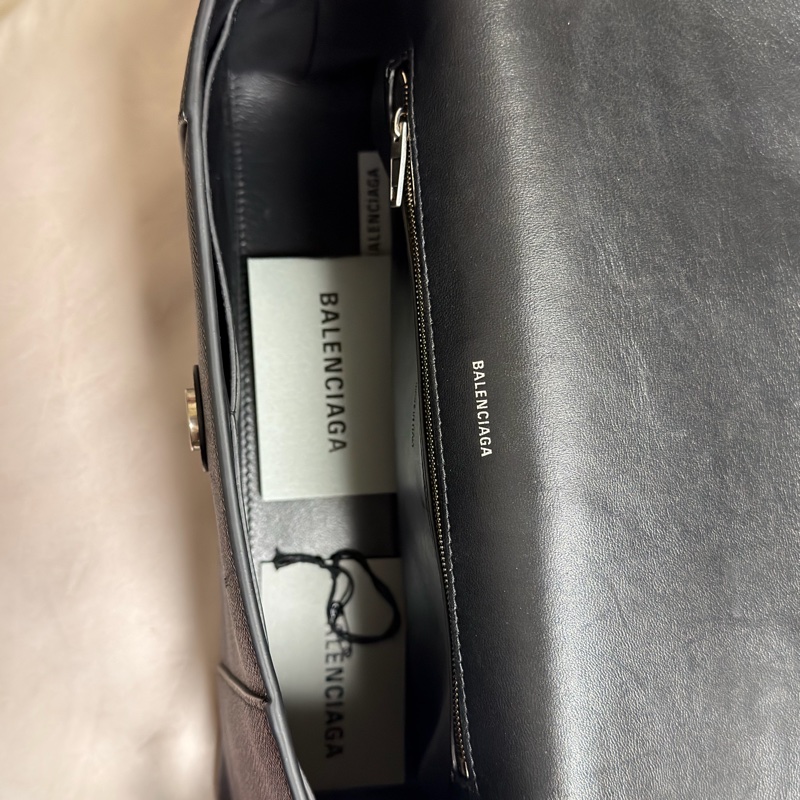 二手閒置品_台灣購證_Balenciaga_巴黎世家_男版沙漏包_24SS_Downtown 單肩包_ 7364732AABJ-3