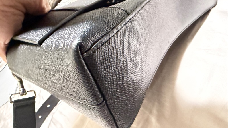 二手閒置品_台灣購證_Balenciaga_巴黎世家_男版沙漏包_24SS_Downtown 單肩包_ 7364732AABJ-8