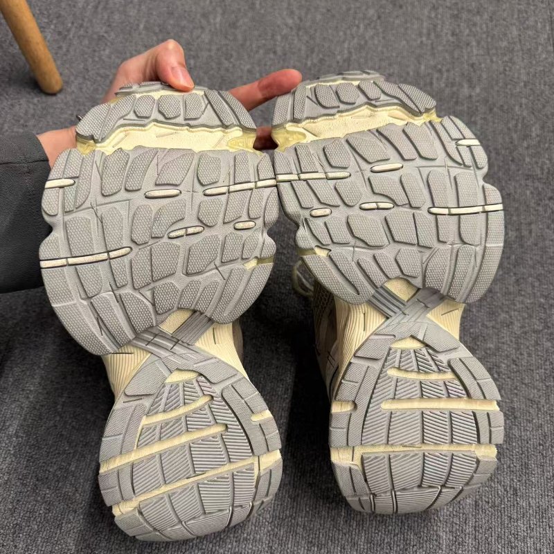 巴黎世家 Stapler 釘書機 低筒復古老爹鞋 米色 39 號-11