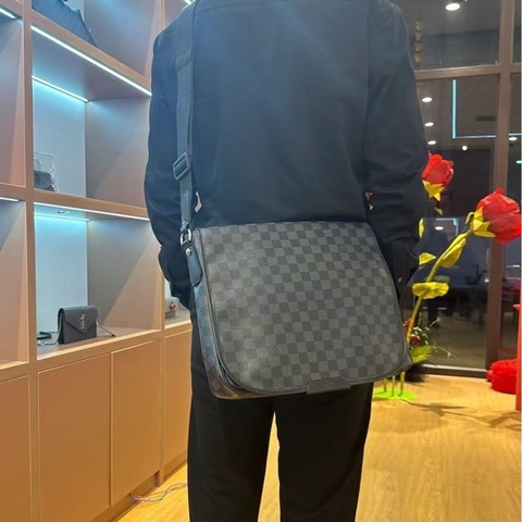 LV 黑色棋盤格daniel丹尼爾肩背包34×30×7 98新配件塵袋