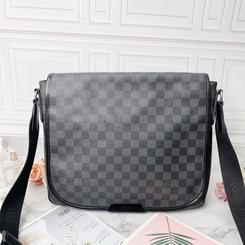 LV 黑色棋盤格daniel丹尼爾肩背包34×30×7 98新配件塵袋-1
