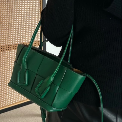 BV 綠色mini Arco編織手提斜背包18*13*9 98新配件塵袋