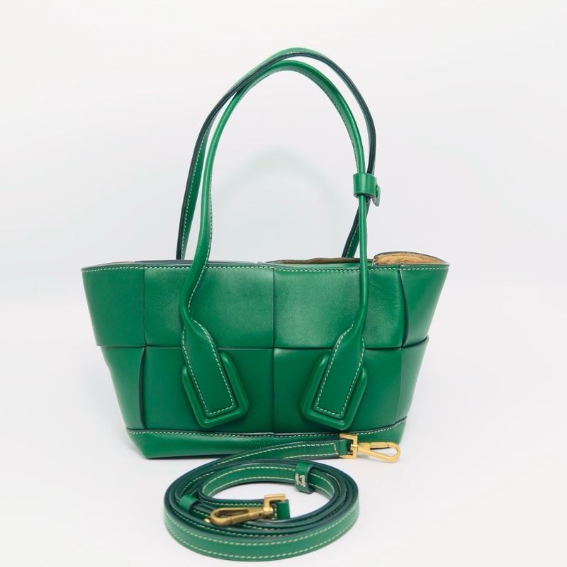 BV 綠色mini Arco編織手提斜背包18*13*9 98新配件塵袋-1