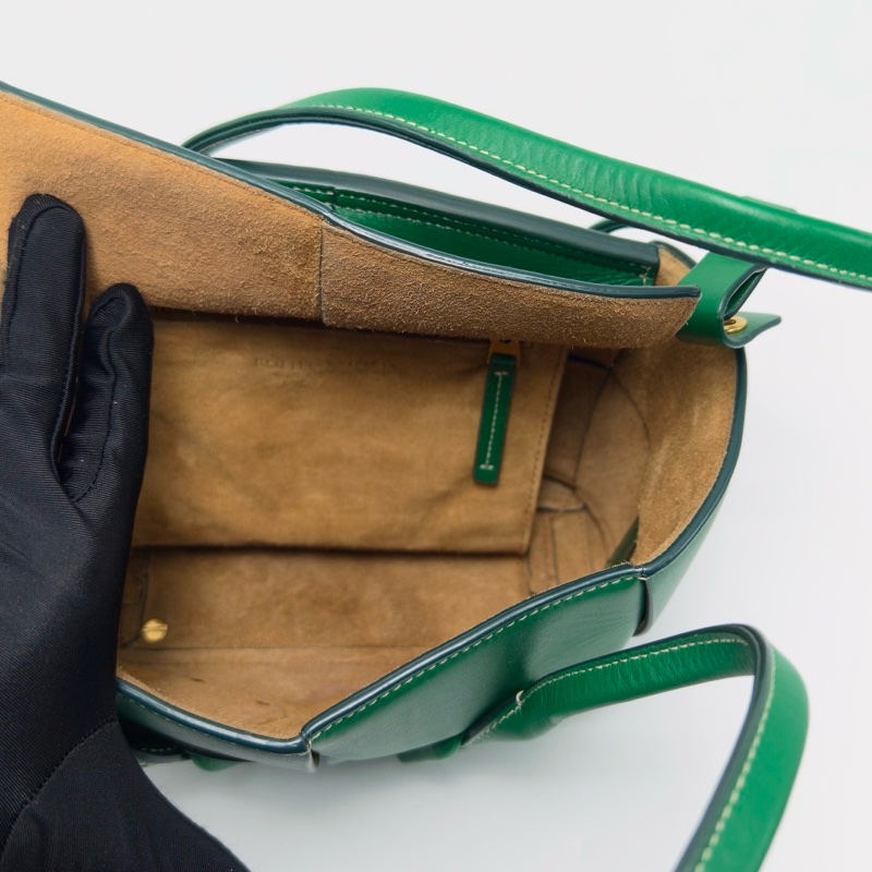 BV 綠色mini Arco編織手提斜背包18*13*9 98新配件塵袋-2