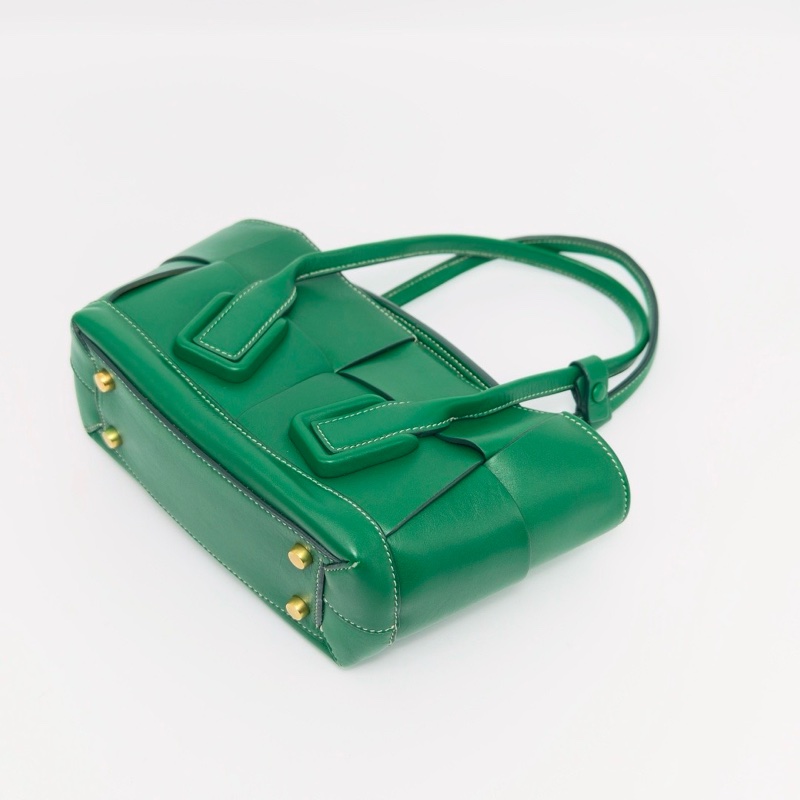 BV 綠色mini Arco編織手提斜背包18*13*9 98新配件塵袋-3